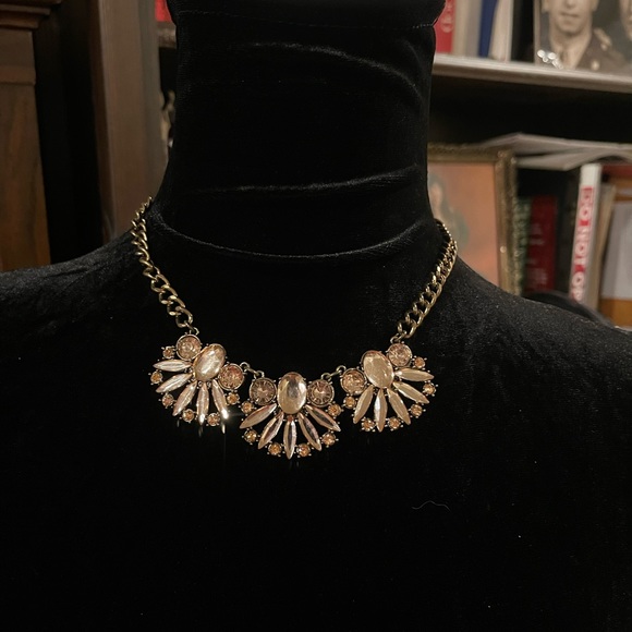 Beautiful Champagne Color Stone Fans Statement Necklace 21” Plus 3” Extension - Picture 9 of 9